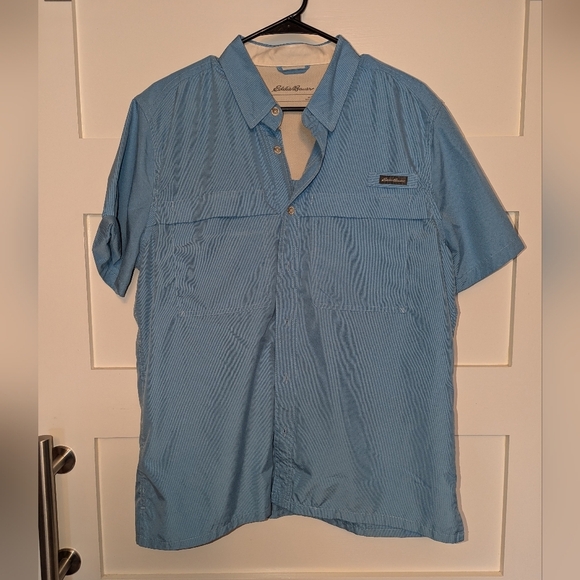 Men's Eddie Bauer light blue lightweight button front shirt size large.